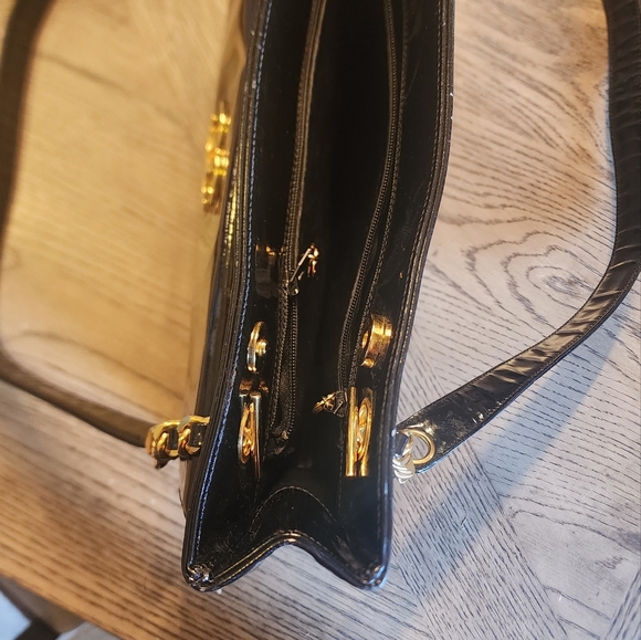 CHANEL Black and Gold Shoulder Bag - Picture 12 of 15
